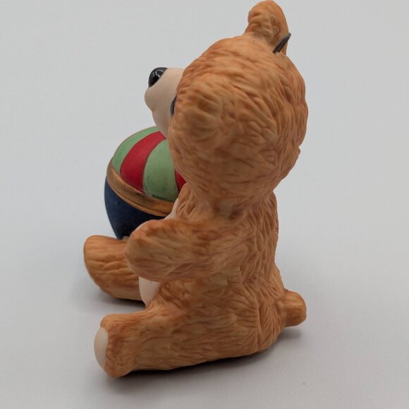 Hallmark Keepsake Cinnamon Bear 1983, 1st in Series, Vintage Porcelain Ornament - Picture 5 of 11